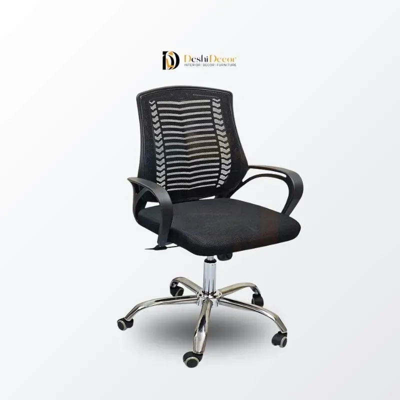 Front facing view of V-Mesh Executive Chair (all black)