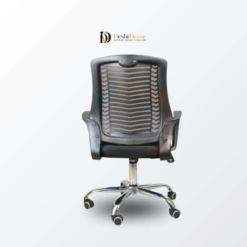 Front facing view of V-Mesh Executive Chair (all black)