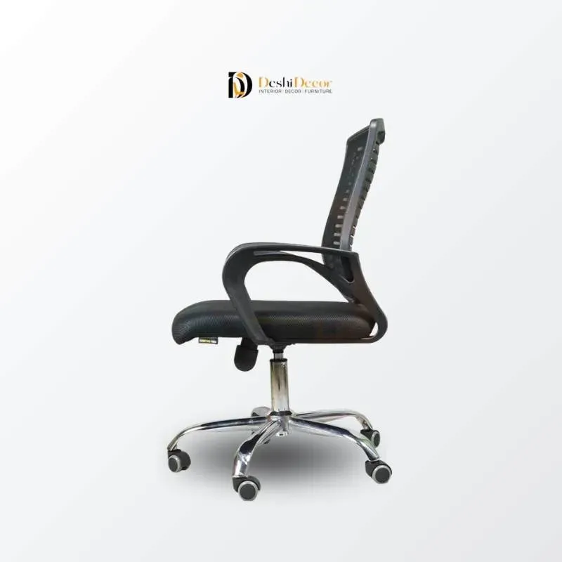 Front facing view of V-Mesh Executive Chair (all black)